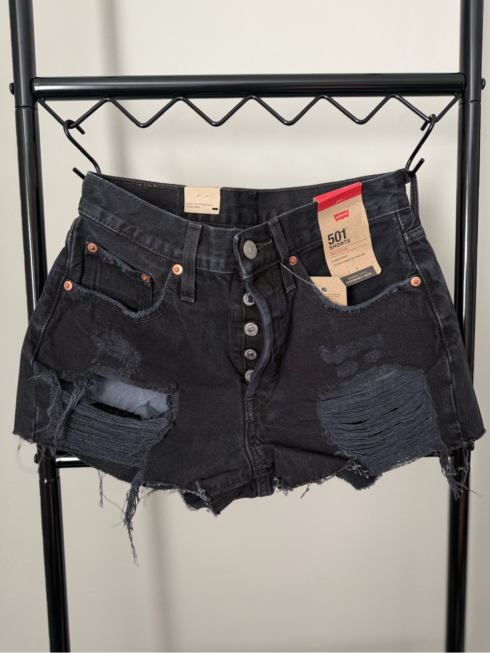 Levi’s 501 Original High Rise Distressed Black Denim Shorts NWT Size 26
